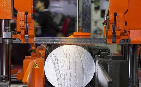 芦溪立式金属带锯床切削出现跑带故障解决方法！